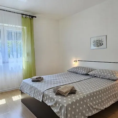 Pana Apartment *