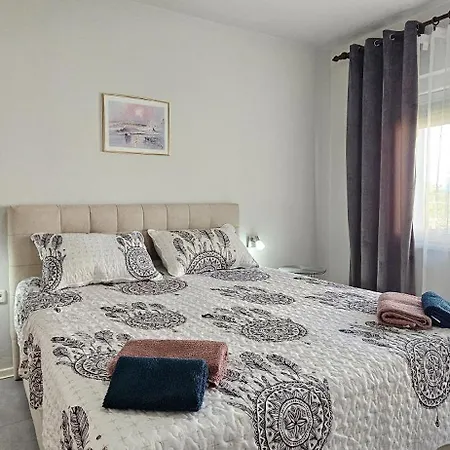 Pana Apartment *